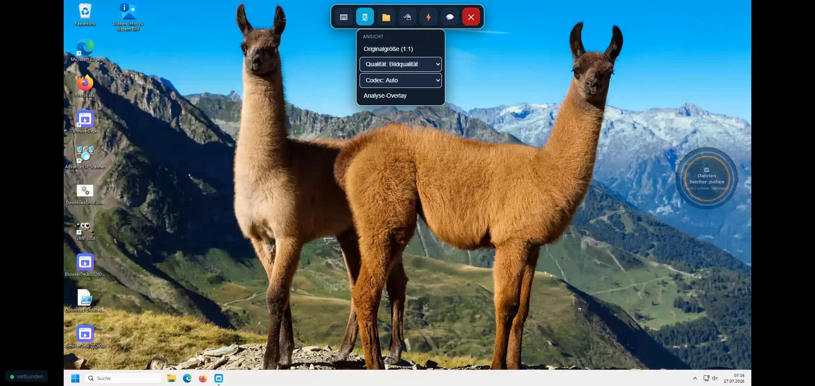 Web-Client im Browser: entfernter Windows-Desktop mit der schwebenden Werkzeugleiste, ge&ouml;ffnetem Ansicht-Men&uuml; (Originalgr&ouml;&szlig;e, Qualit&auml;t, Codec) und dem Hinweis zum Ablegen von Dateien